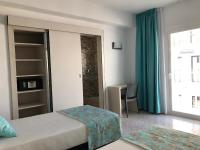 A bed or beds in a room at Hostal Cervantes