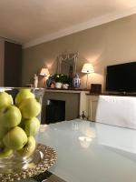 A television and/or entertainment centre at Capri Moon Guest House