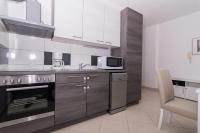 Kuchyň nebo kuchyňský kout v ubytování APARTMENT ABA
