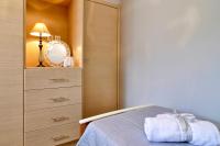 Postel nebo postele na pokoji v ubytování Darmanin Apartment 2 Gyalos Corfu