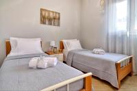 Postel nebo postele na pokoji v ubytování Darmanin Apartment 2 Gyalos Corfu