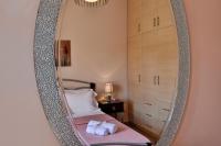 Postel nebo postele na pokoji v ubytování Darmanin Apartment 2 Gyalos Corfu