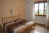 A bed or beds in a room at Villa Paulette