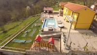 Bazén v ubytování Villa Bambi nebo v jeho okolí