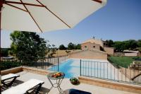 Bazén v ubytování Finca Agroturismo Sa Cova den Borino nebo v jeho okolí