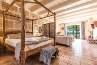Postel nebo postele na pokoji v ubytování Finca Agroturismo Sa Cova den Borino