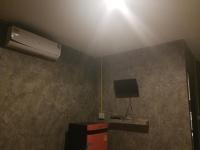 TV a/nebo společenská místnost v ubytování Chill loft โฮมเสตย์