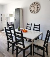 Kuchyňa alebo kuchynka v ubytovaní Luxury 2 bedroom APT 2 min from beach