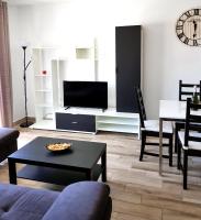 Televízia a/alebo spoločenská miestnosť v ubytovaní Luxury 2 bedroom APT 2 min from beach