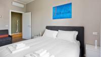 A bed or beds in a room at Italianway - Largo Allegri 4