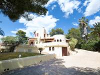 The building in which the holiday home is located