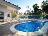 Bazén v ubytovaní Holiday Home Gaviota 3 by Interhome alebo v jeho blízkosti