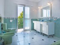 Koupelna v ubytování Villa Villa Pueblo Jara by Interhome