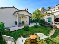 Vonkajšia záhrada v ubytovaní Holiday Home Bruna by Interhome
