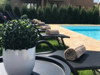 Basen w obiekcie Villa Aruba & Private SPA Suites lub w pobliżu