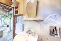 A kitchen or kitchenette at Lemon Tree Eco-Retreat