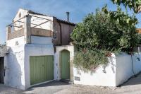 The building in which the holiday home is located
