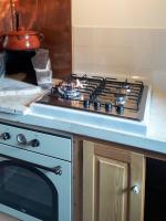 A kitchen or kitchenette at Lemon Tree Eco-Retreat