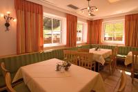 Restauracja lub miejsce do jedzenia w obiekcie Gasthaus-Landhotel Traunstein