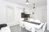Kuchnia lub aneks kuchenny w obiekcie Apartments Vila Moli