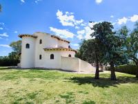 The building in which the holiday home is located