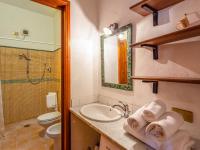 Kúpeľňa v ubytovaní Holiday Home Dante 1 by Interhome