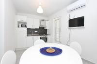 Kuchnia lub aneks kuchenny w obiekcie Apartments Vila Moli