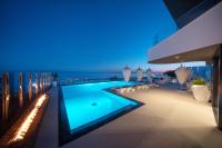 Bazén v ubytovaní Posh Residence Luxury Suites alebo v jeho blízkosti