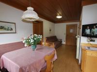 Televízia a/alebo spoločenská miestnosť v ubytovaní Residence Rottonara