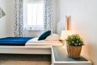 Łóżko lub łóżka w pokoju w obiekcie LTC Apartments Malczewskiego Centrum