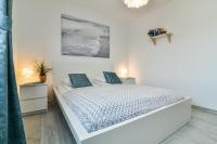 Łóżko lub łóżka w pokoju w obiekcie LTC Apartments Malczewskiego Centrum
