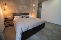 A bed or beds in a room at Anna & Alfredo bed and breakfast