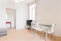 Televízia a/alebo spoločenská miestnosť v ubytovaní Prato della Valle Roomy Flat