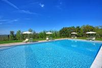 Bazén v ubytovaní Villa Bonriposo by PosarelliVillas alebo v jeho blízkosti