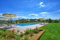 Bazén v ubytovaní Villa Bonriposo by PosarelliVillas alebo v jeho blízkosti