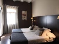Postel nebo postele na pokoji v ubytování Molí Blanc Hotel