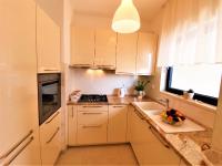Kuchyňa alebo kuchynka v ubytovaní Hygge Apartments top location Kaštel Lukšić / Split
