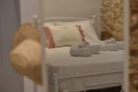 Postel nebo postele na pokoji v ubytování Yiasemi Corfu Luxury Studio