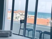 Nespecifikovaný výhled na moře nebo výhled na moře při pohledu z aparthotelu