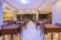 En restaurant eller et andet spisested på Hawaii Suite Beach Hotel