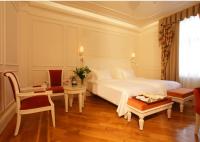 Postel nebo postele na pokoji v ubytování Corinne Art & Boutique Hotel