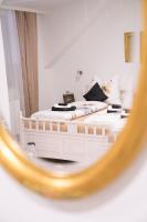 A bed or beds in a room at Pension & Restaurant La Amalia