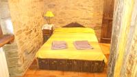 A bed or beds in a room at Casa O´Crego