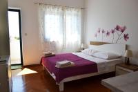 Posteľ alebo postele v izbe v ubytovaní Apartments with sea view
