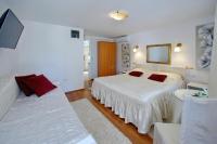 Postel nebo postele na pokoji v ubytování Apartments Brankica
