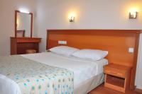 Postel nebo postele na pokoji v ubytování Cinar Family Suite Hotel Side