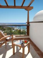 A balcony or terrace at Princesa Yaiza Suite Hotel Resort