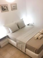 Postel nebo postele na pokoji v ubytování Thomas Apartments Katapola - Chora