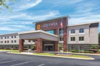 una representación del frente de un hotel en La Quinta by Wyndham Columbus North, en Columbus