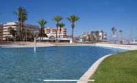 Bazén v ubytování Super Apartamento en playa de la Pineda nebo v jeho okolí